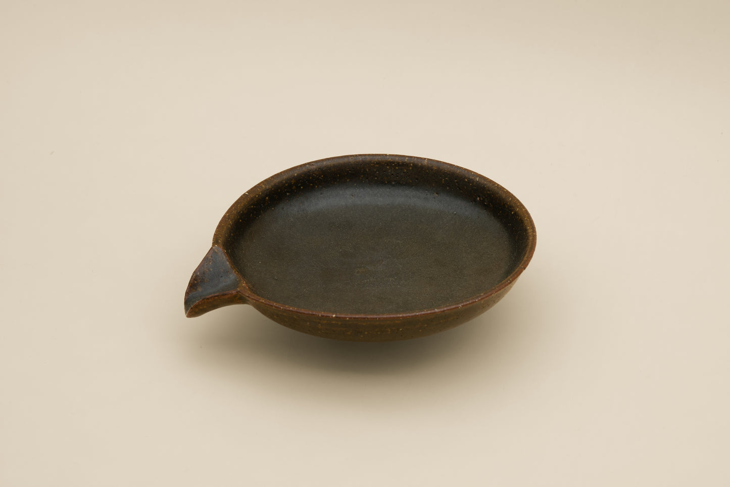 Flat Katakuchi Bowl 17 cm - Black Glaze | MIT-B015