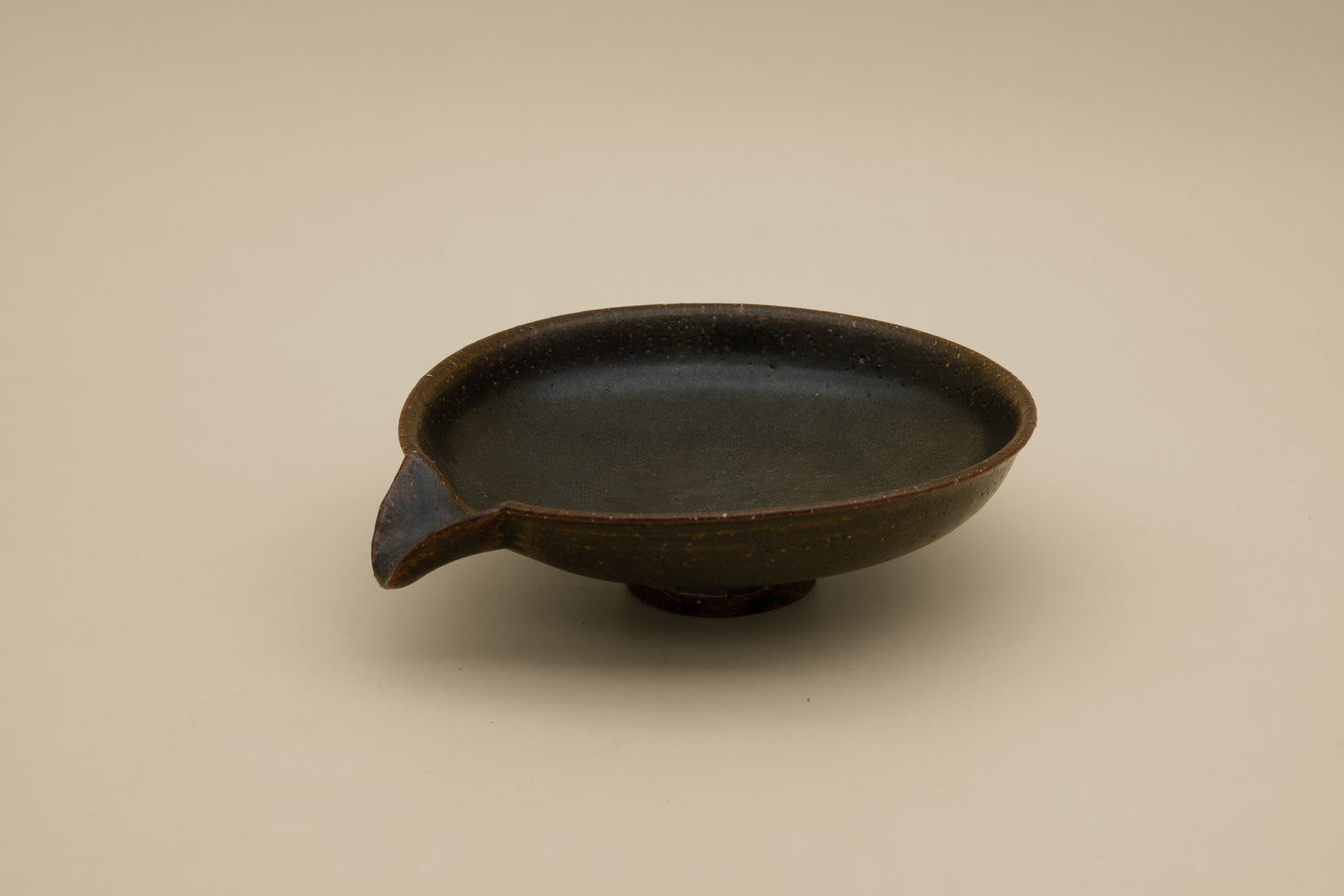 Flat Katakuchi Bowl 17 cm - Black Glaze | MIT-B015
