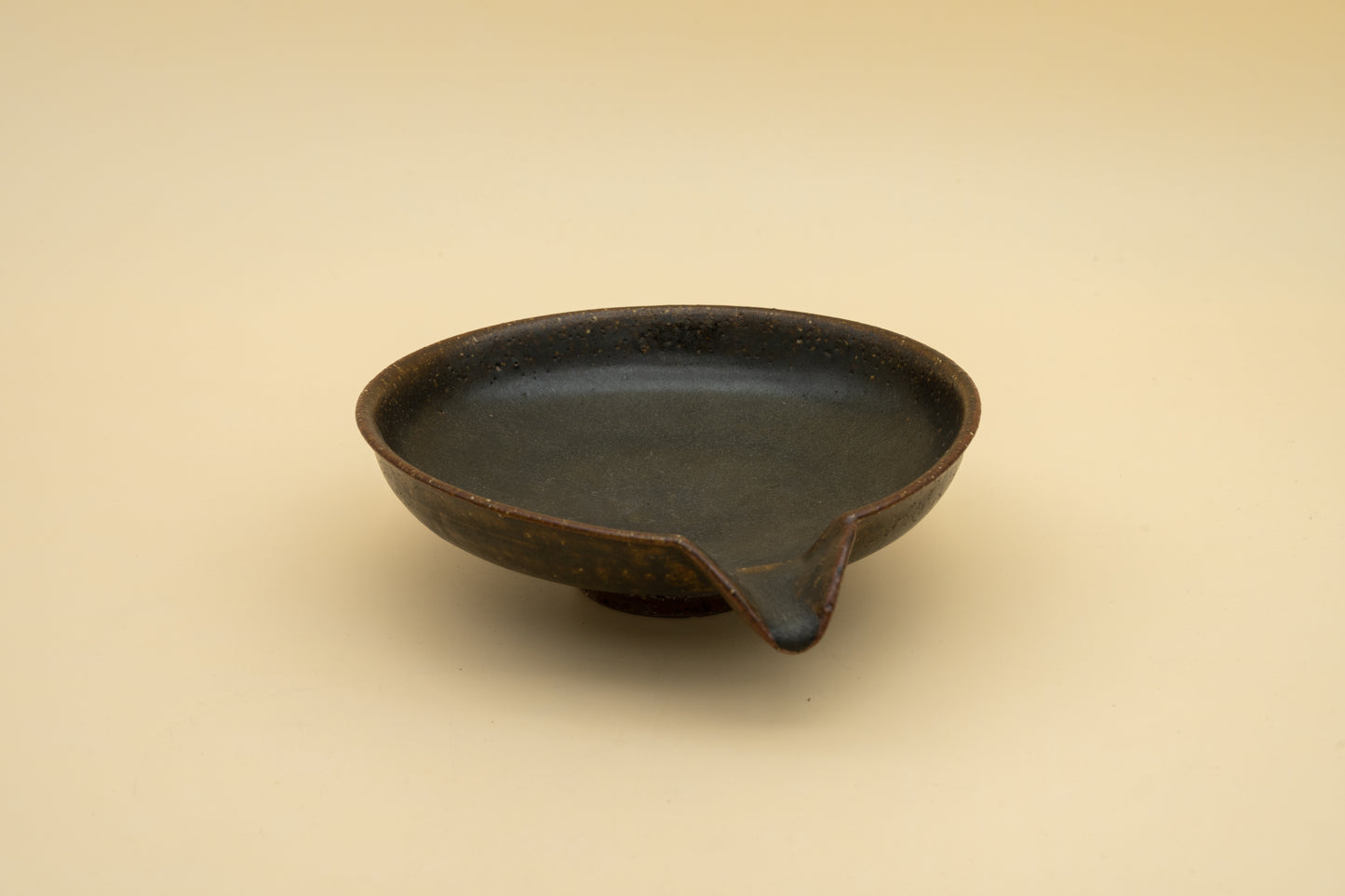 Flat Katakuchi Bowl 17 cm - Black Glaze | MIT-B015