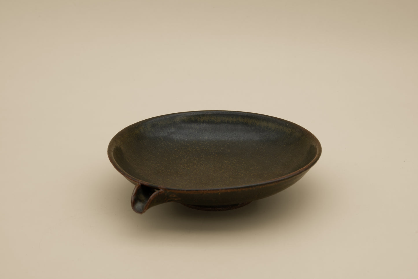 Flat Katakuchi Bowl 19 cm - Black Glaze | MIT-B016