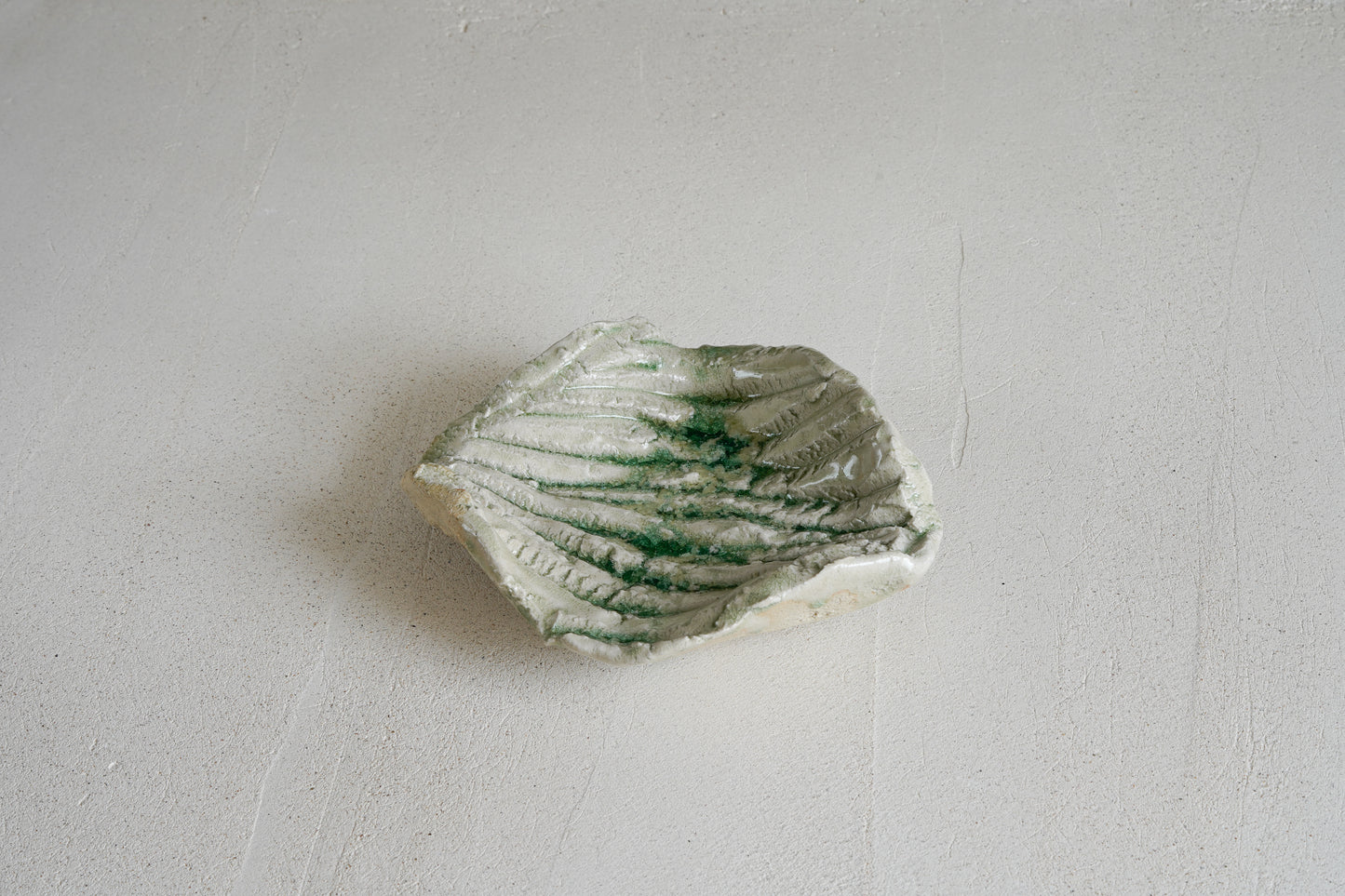 Ash Glaze "Shinogi" Plate | SUH-P009
