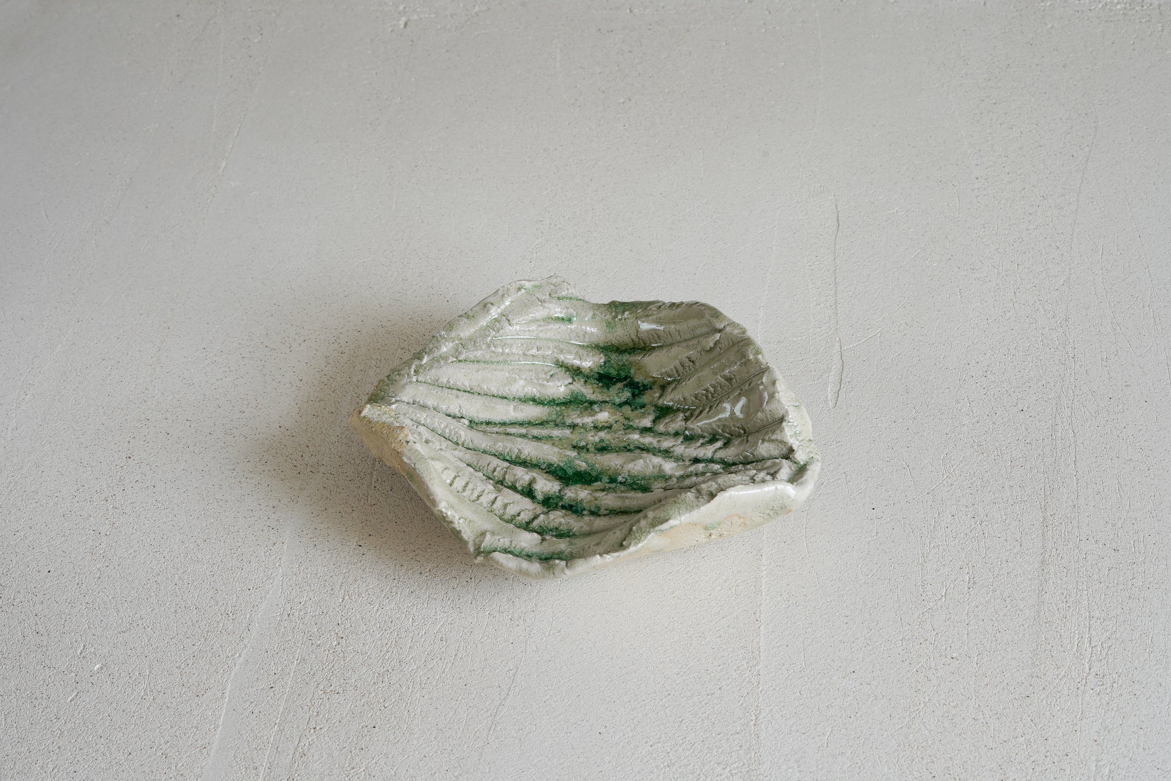 Ash Glaze "Shinogi" Plate | SUH-P009