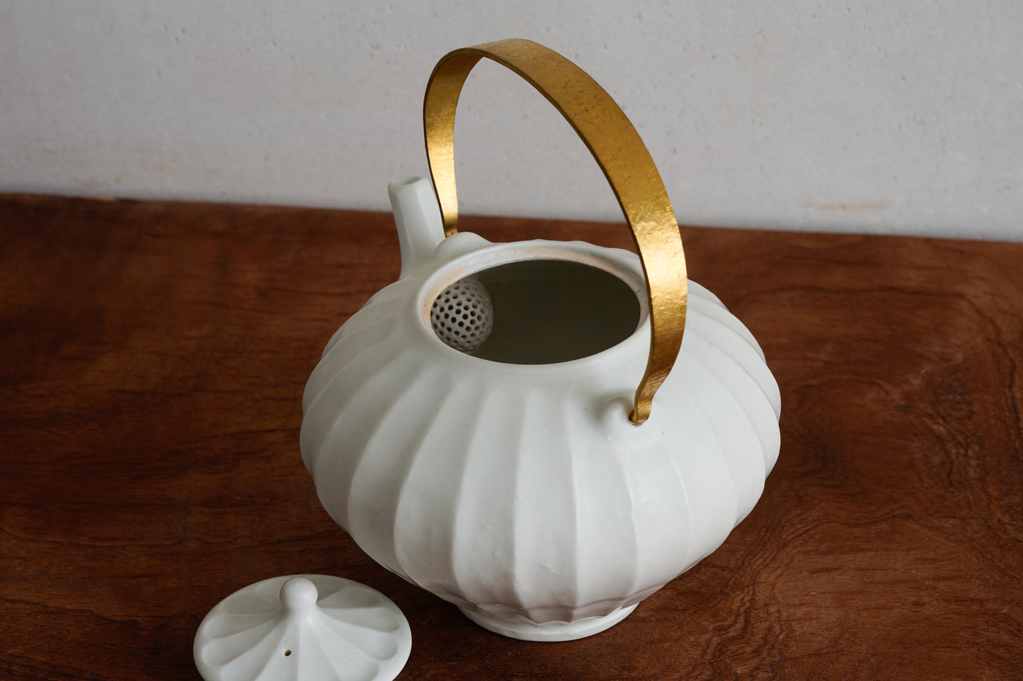Porcelain Tea Pot "Shinogi" | SAT-T001