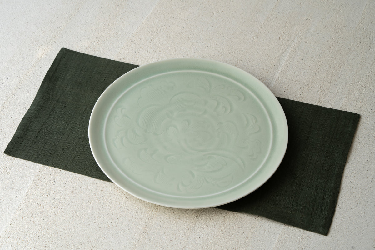 Celadon Plate "Song Karakusa" 25 cm | MUY-P005