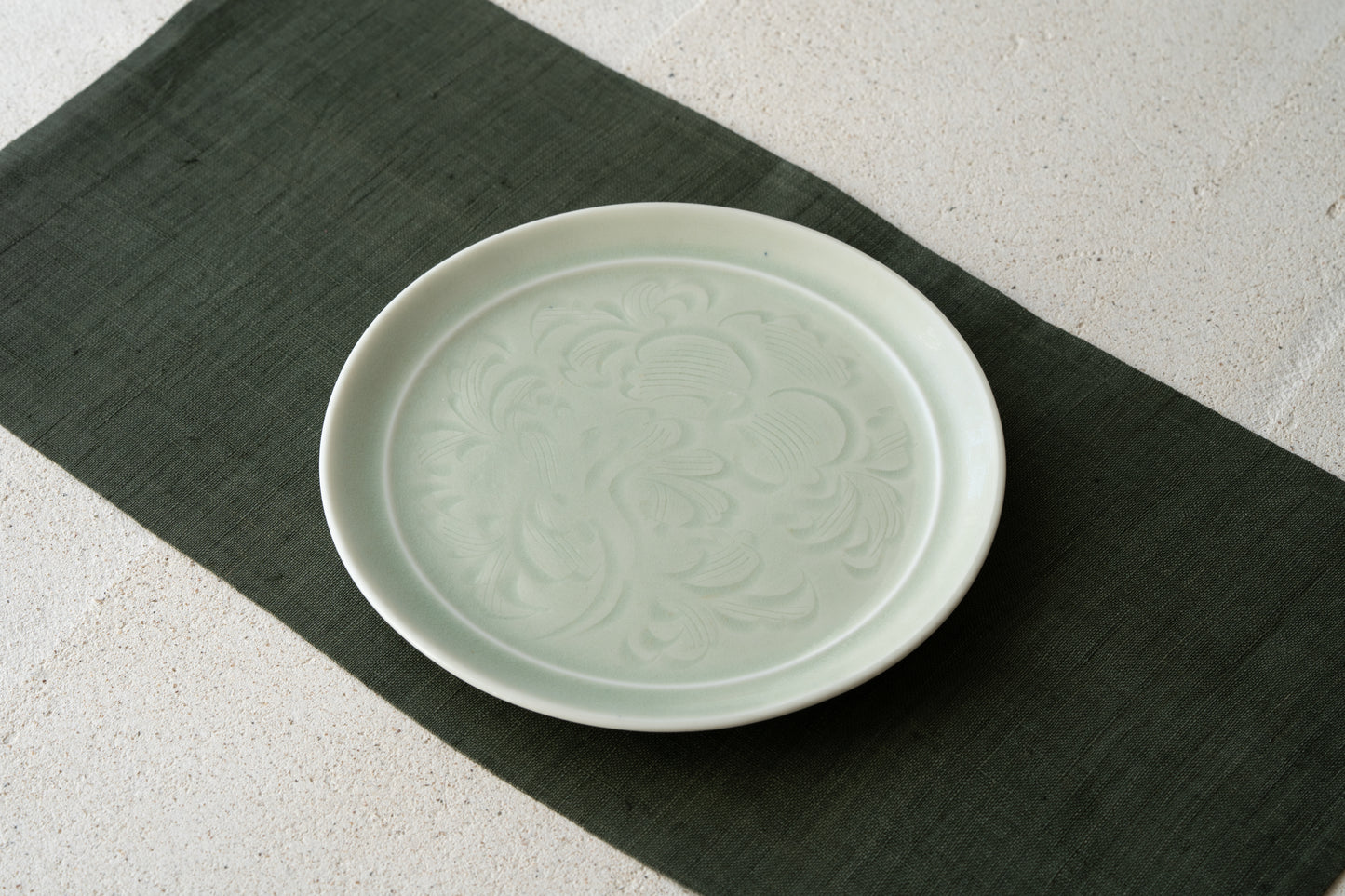 Celadon Plate "Song Karakusa" 18 cm | MUY-P004
